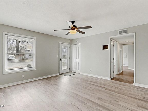 5th image of 468 Crestwood Ln