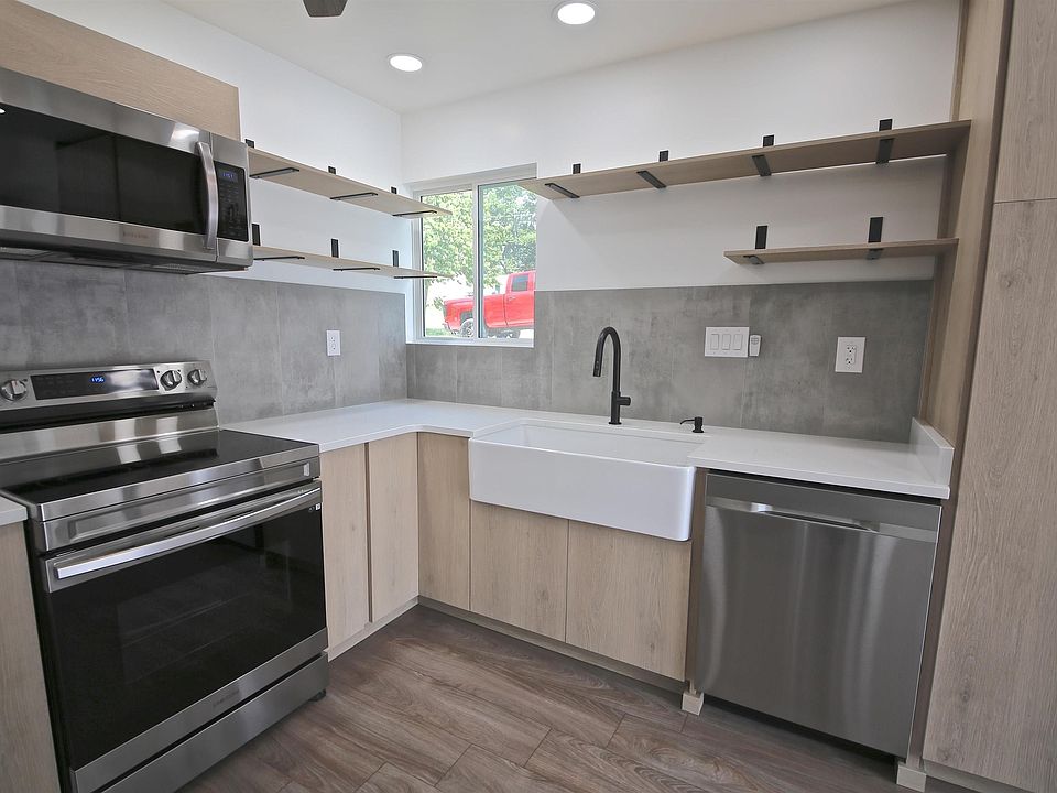 1st image of 901 25th St