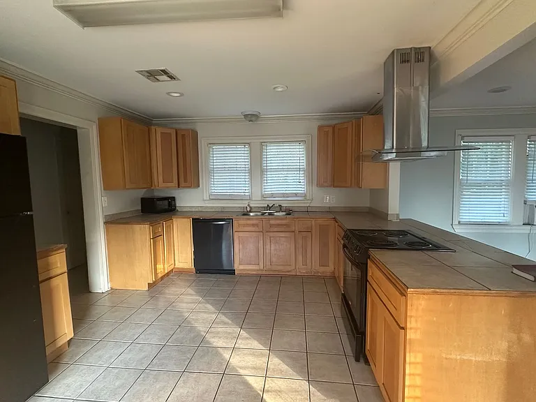 902 Oaklawn Ave — Photo 5