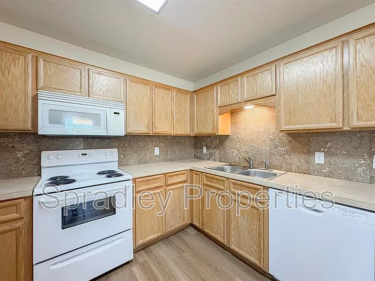 132 Lacey Lou Ln — Photo 6