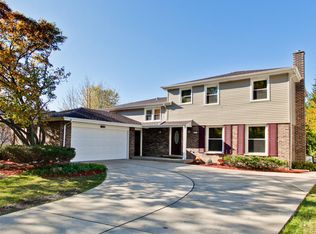 3946 Crestwood Dr, Northbrook, IL 60062