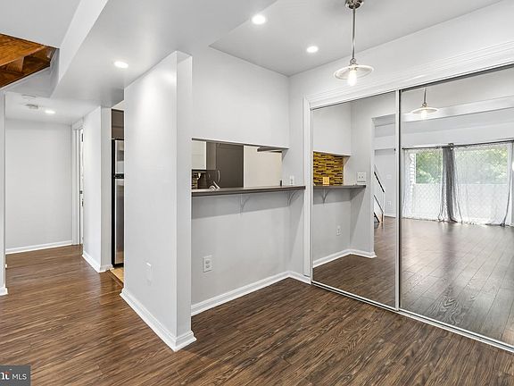 5th image of 1639 Carriage House Ter #1639-H