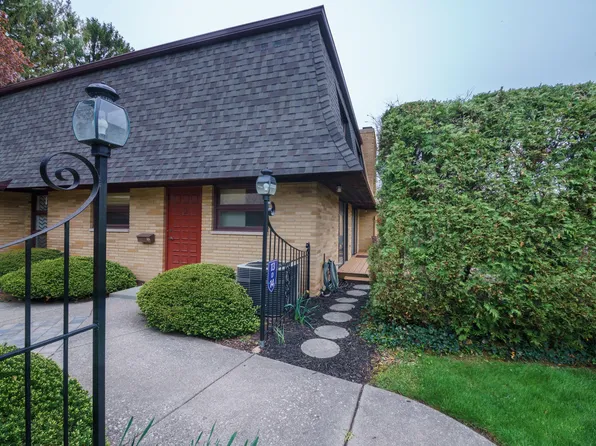 2727 S Lakeshore Dr APT D-13, Saint Joseph, MI 49085