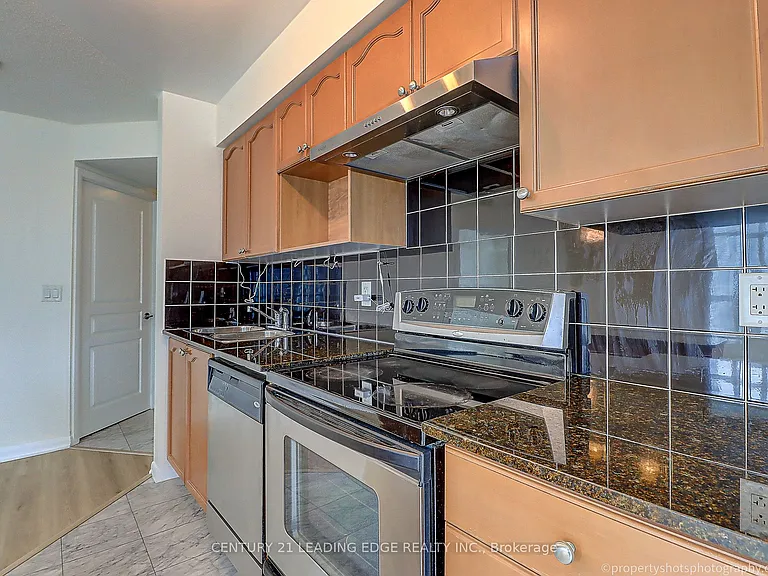 18 Yonge St #1305 — Photo 7