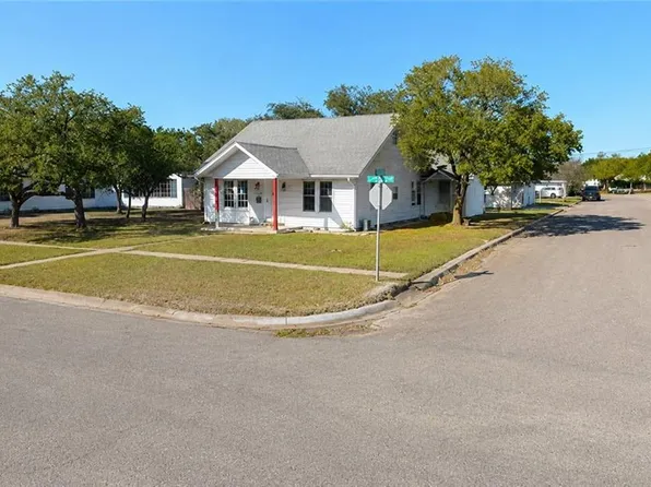719 E Market St, Sinton, TX 78387