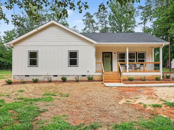 1405 Sundown Dr, Mebane, NC 27302