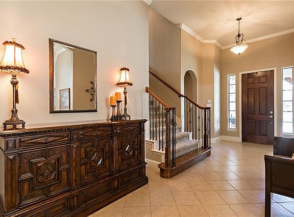 3rd image of 800 Meadowlark Dr