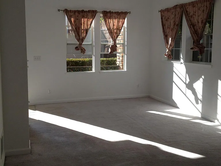 5 Holtz Ct — Photo 2