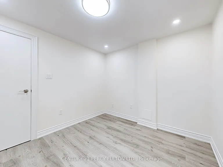 47 Sapphire Dr #BASEMENT — Photo 22