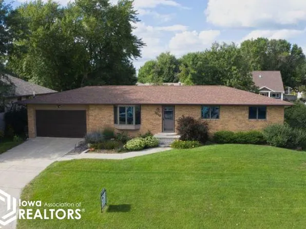 3512 N Shore Dr, Clear Lake, IA 50428