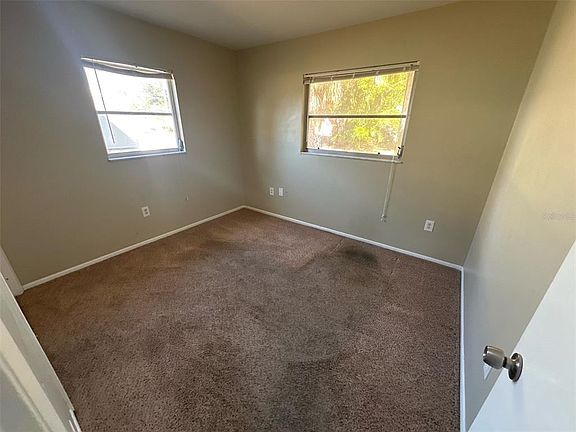 3rd image of 525 Glen Oak Rd