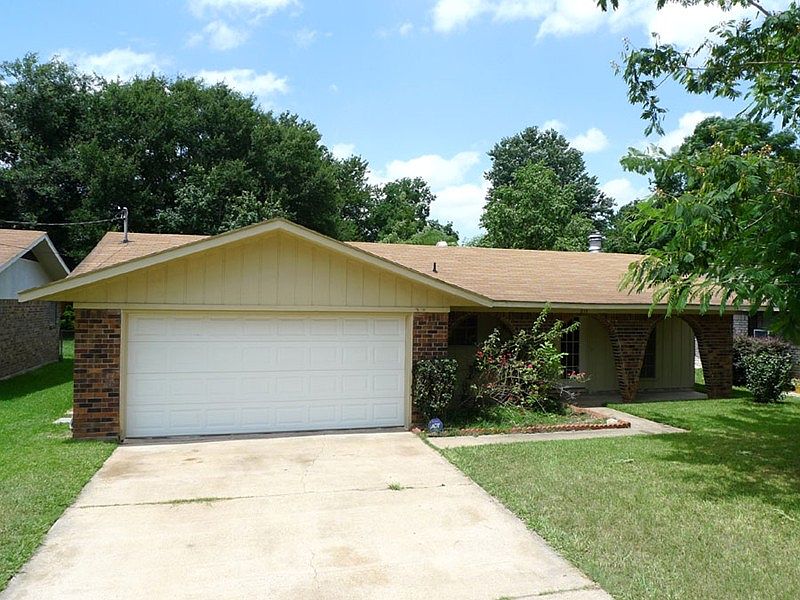 1st image of 814 Watson Dr