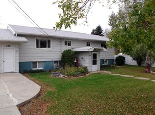 608 McAnders St SW, Crosby, ND 58730