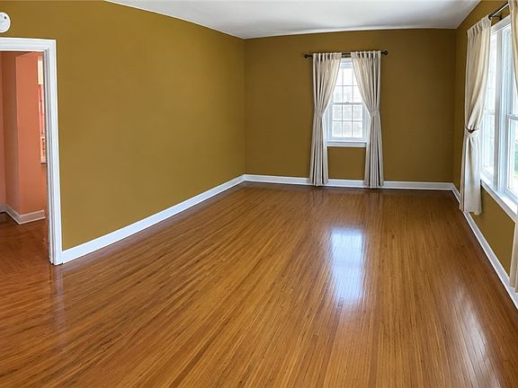 5th image of 664 Carter St