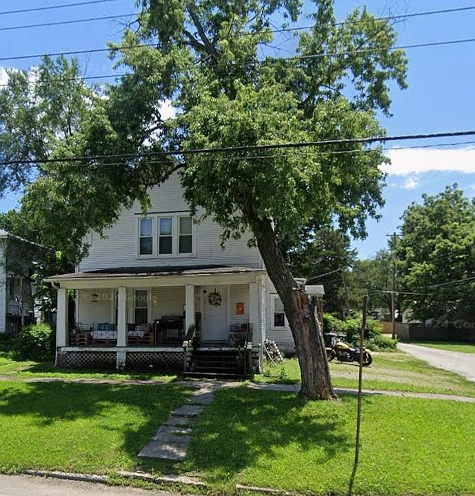 1st image of 410 W 2nd St