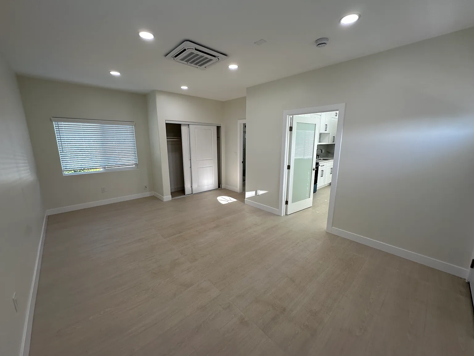 2 bed, 800 sqft, $2,995 — Photo 3