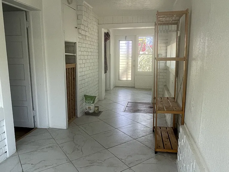 1026 N 5th Ave — Photo 6