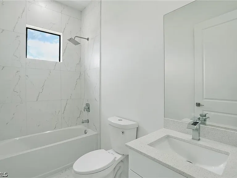 472 Rajah St — Photo 18