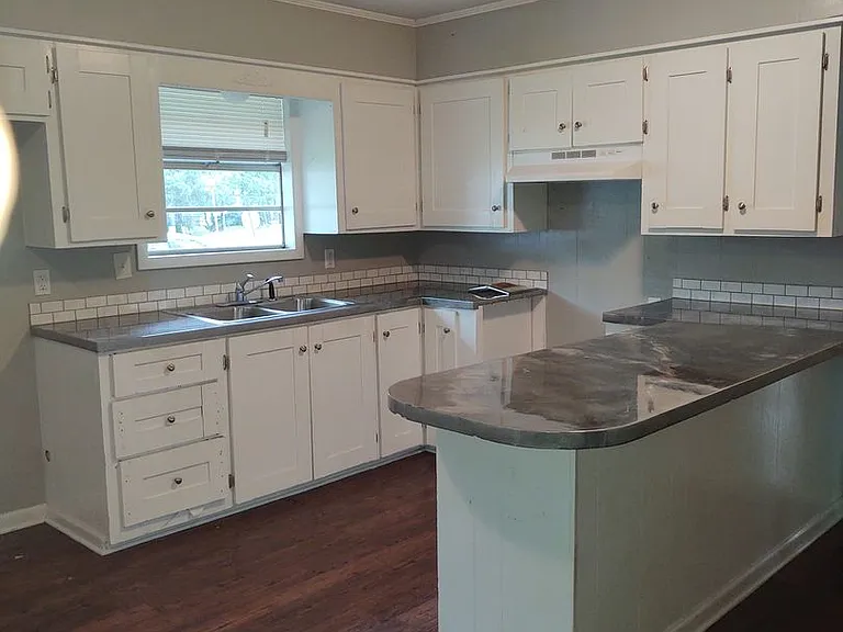 341 Jelks St — Photo 5