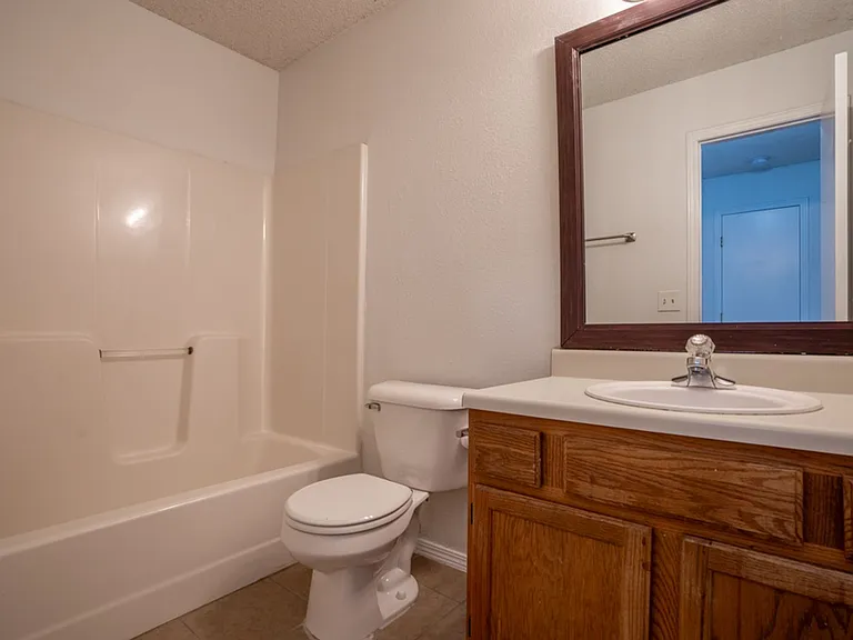 1518 N Bernice Dr — Photo 12