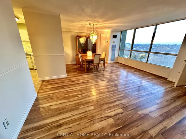 10 Martha Eaton Way S #1806, Toronto, ON M6M 5B3