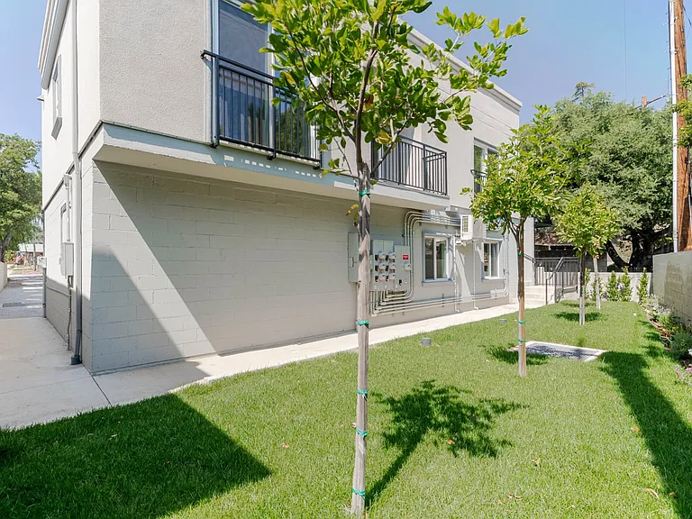 1961 Waltonia Dr #103 — Photo 24