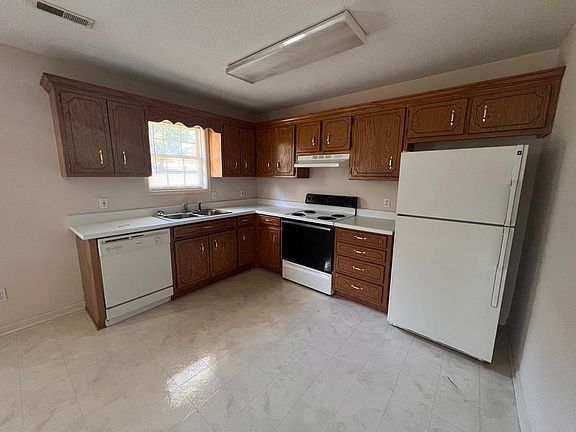 3rd image of 210 Briar Cir #210