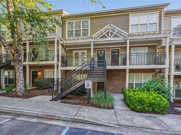 3rd image of 833 Old Greenville Hwy APT 123