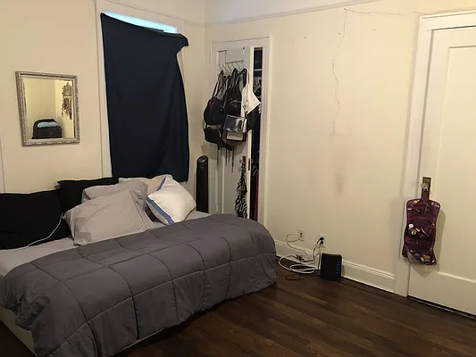 Rented by Metroline Realty | media 8