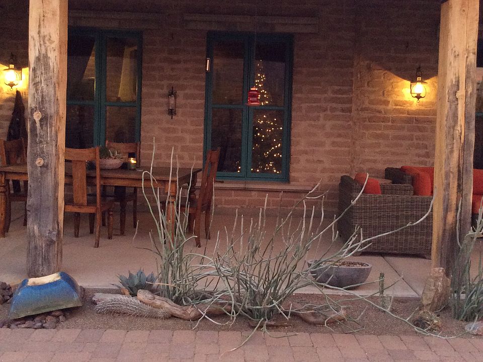 Front courtyard 