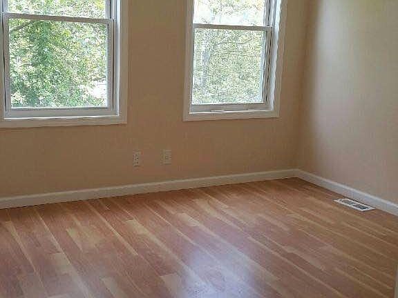 2nd image of 978 E 178th St #2