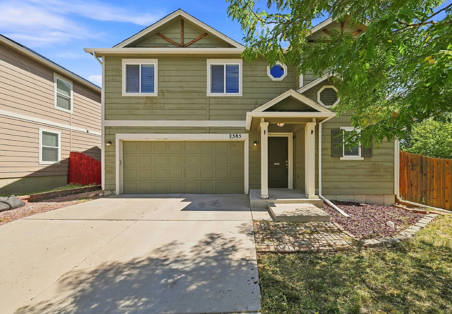 3 bed, 2.5 bath, 1972 sqft, $2,255 — Photo 1