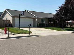 1002 Golden Ave, Fruitland, ID 83619