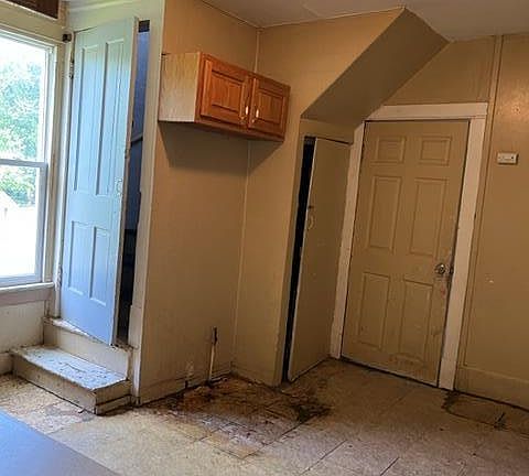 3rd image of 500 Louis St