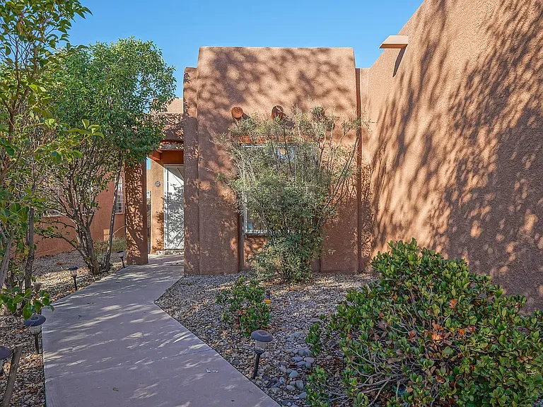 723 Seaborn Dr SW — Photo 4