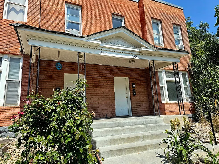 759 E 2nd Ave — Photo 23