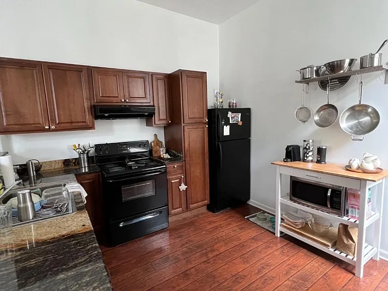 2910 Saint Peter St — Photo 2