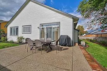 615 E Washington St — Photo 3