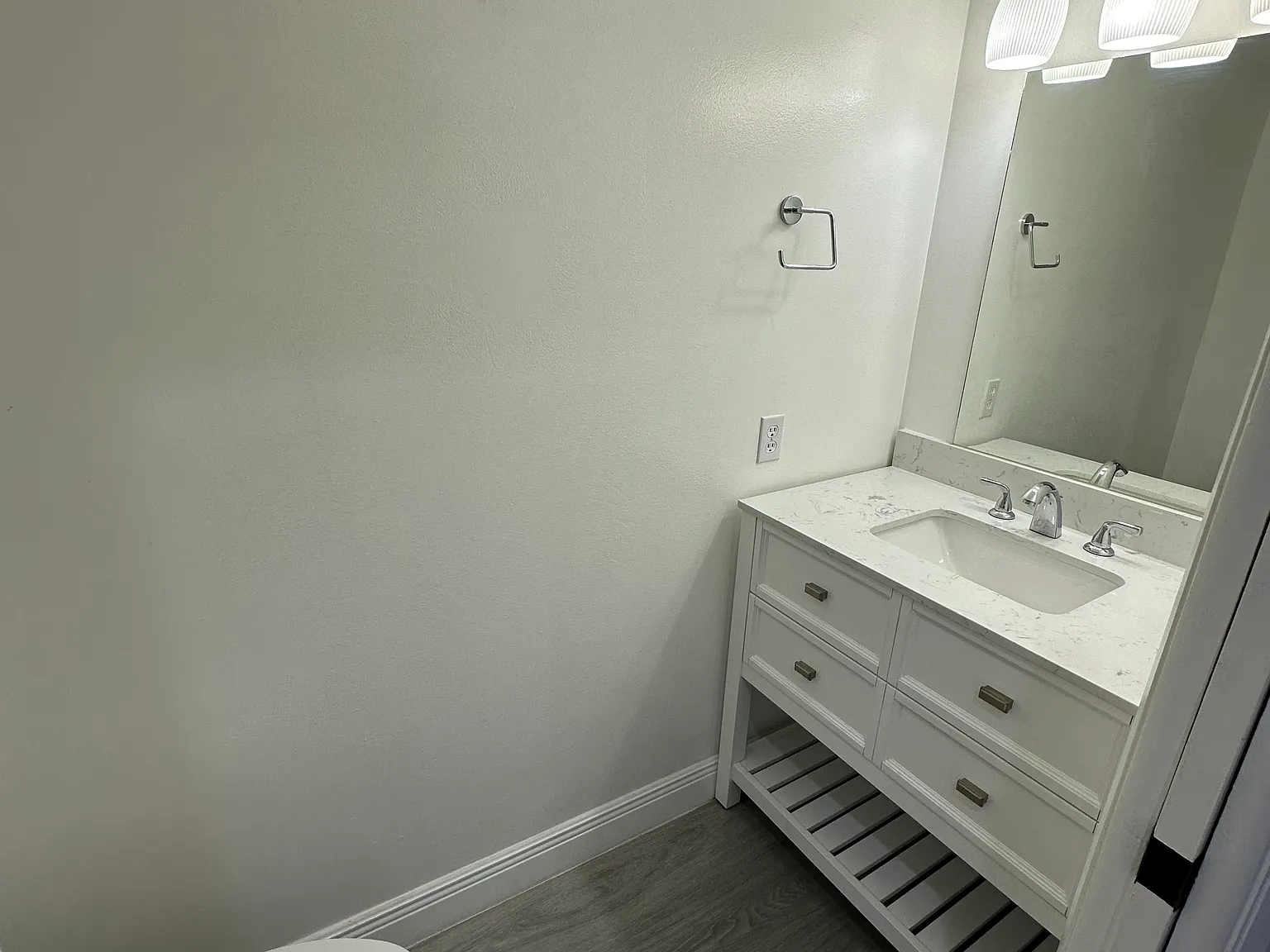 2 bed, 2.5 bath, 1280 sqft, $2,500 — Photo 3