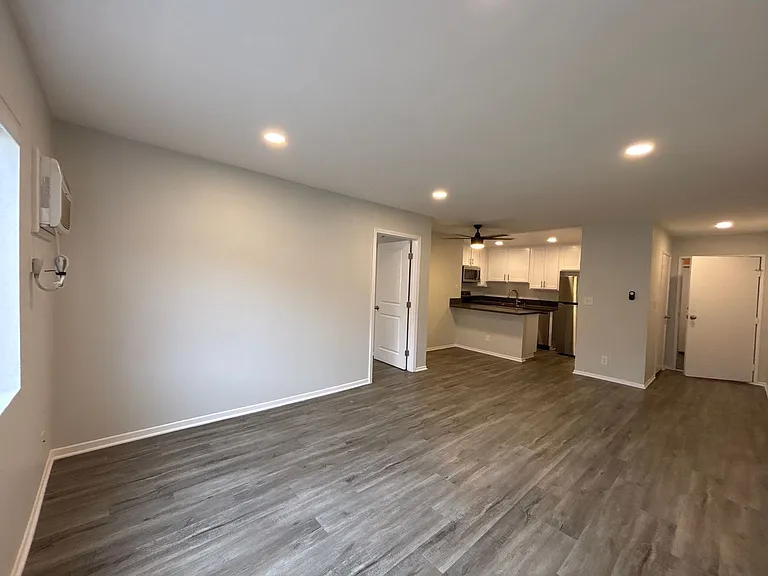 2039 North Las Palmas Ave — Photo 31