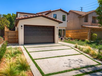 2042 Camden Ave, Los Angeles, CA, 90025