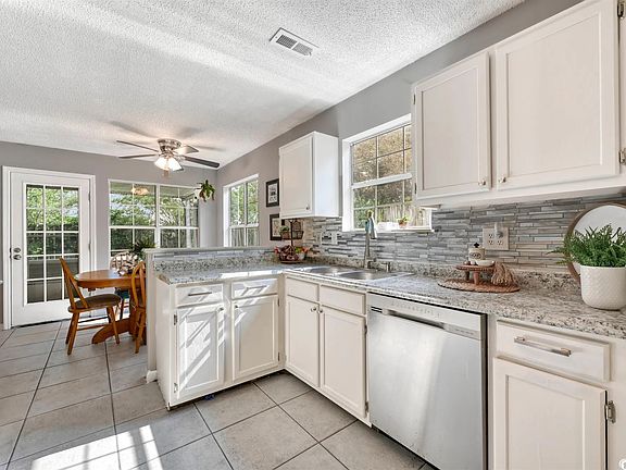 2nd image of 9715 Kings Grant Dr