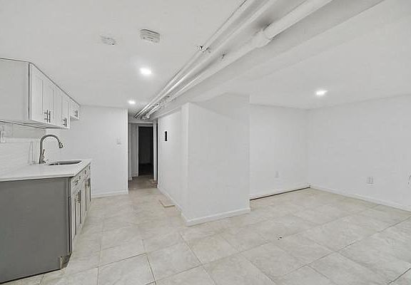3rd image of 932 Brinsmade Ave #B