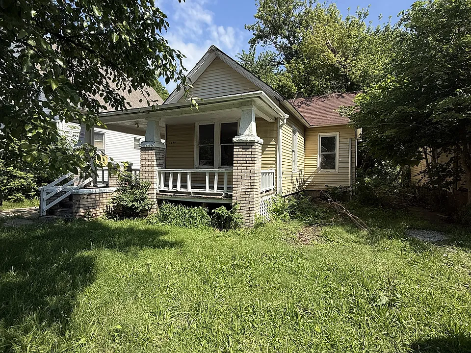 1344 E Condit St