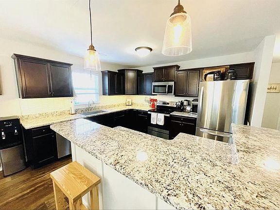 3rd image of 119 Bridgeport Dr