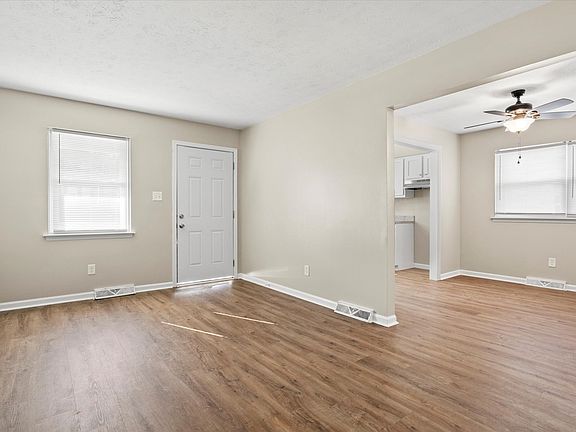 3rd image of 3689B Crosby Dr