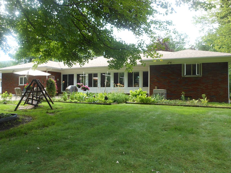 1st image of 32 Lake Shore Dr