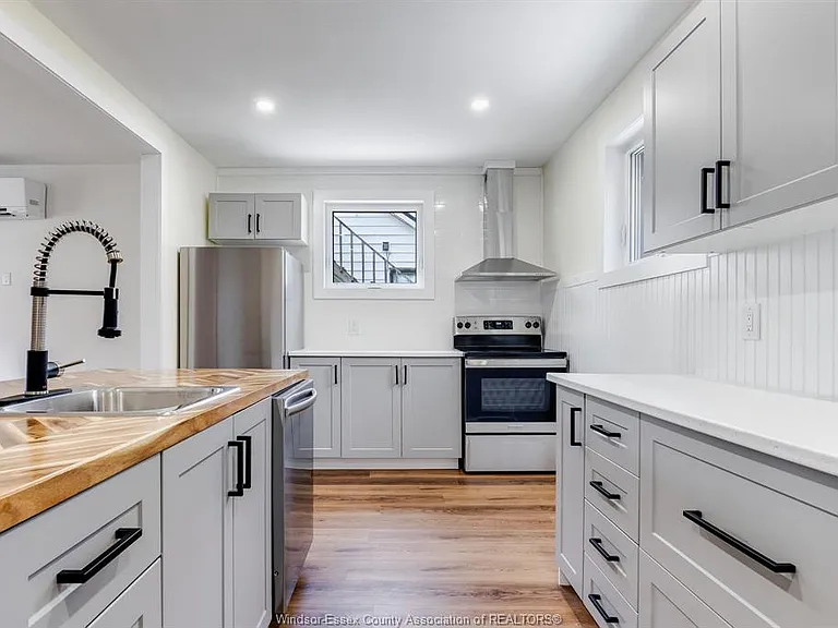48 McLean St — Photo 12