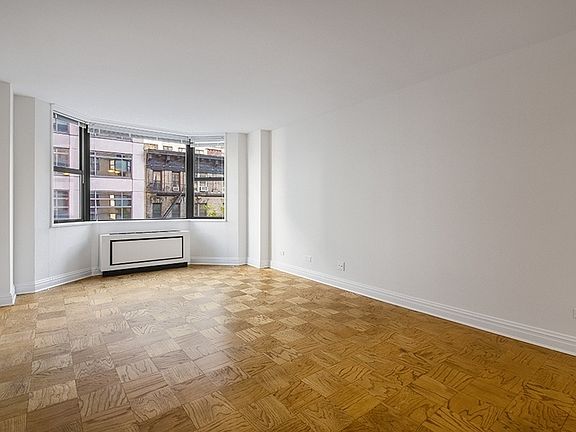 3rd image of 400 E 71st St APT 21U
