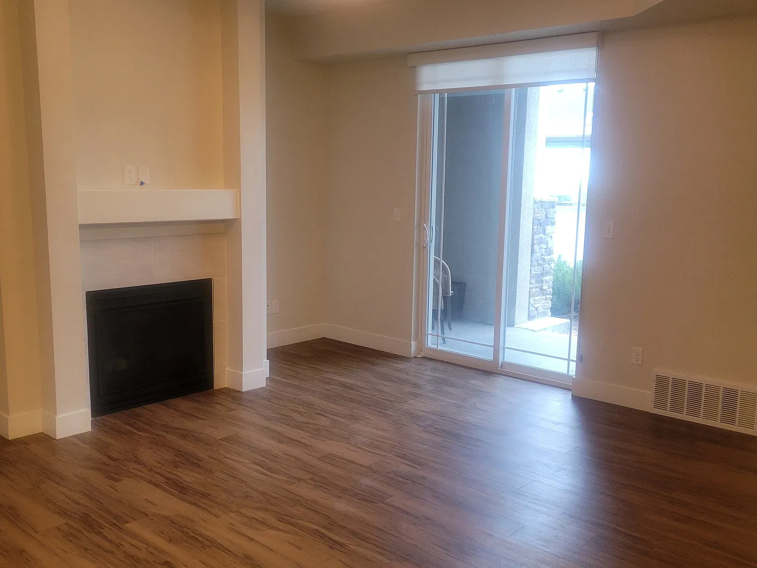 Spacious 3-Bed, 2-Bath Condo — Photo 3